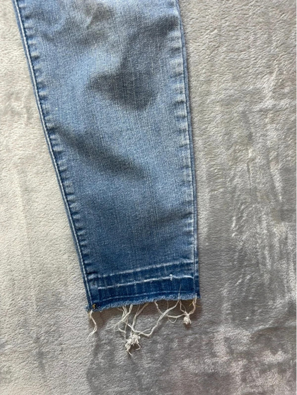 Candie's Womens Jeans Size 17 33W Blue Distressed Raw Hem Skinny - Picture 6 of 11